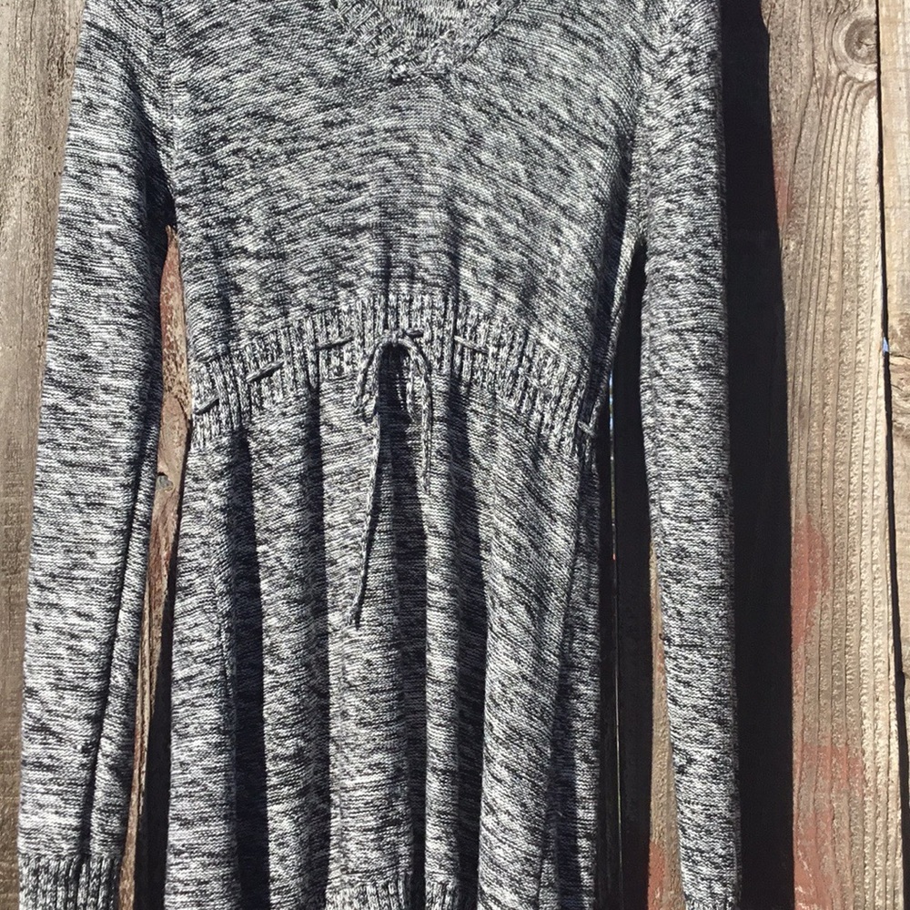 Sweaters - Picture 4 of 8